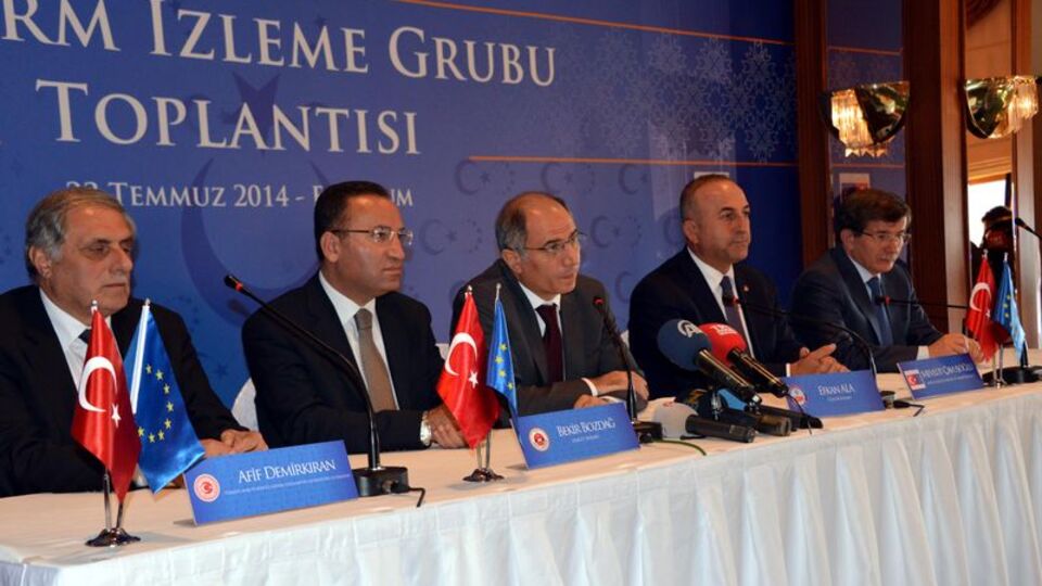 Davutoğlu: Gazze'den alarm haberleri geliyor