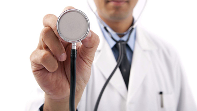 Üçkağıtçı doktora neşter!