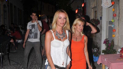 Sevgilisi işte Gamze tatilde