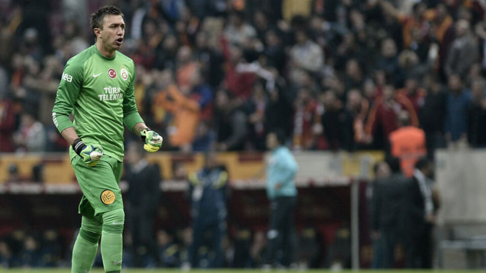Muslera'nın yeni numarası!