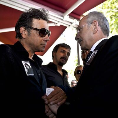 Sadri’sinin yanına defnedildi