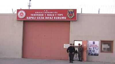 Oda arkadaşının cinsel organını jiletle keserek öldürdü