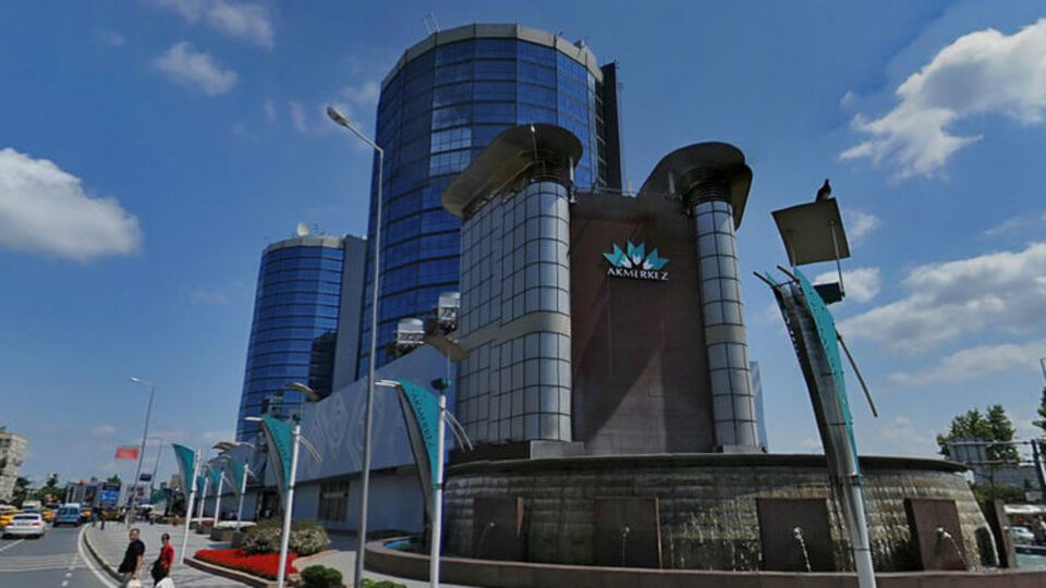 Akmerkez'e Fransız öpücüğü!