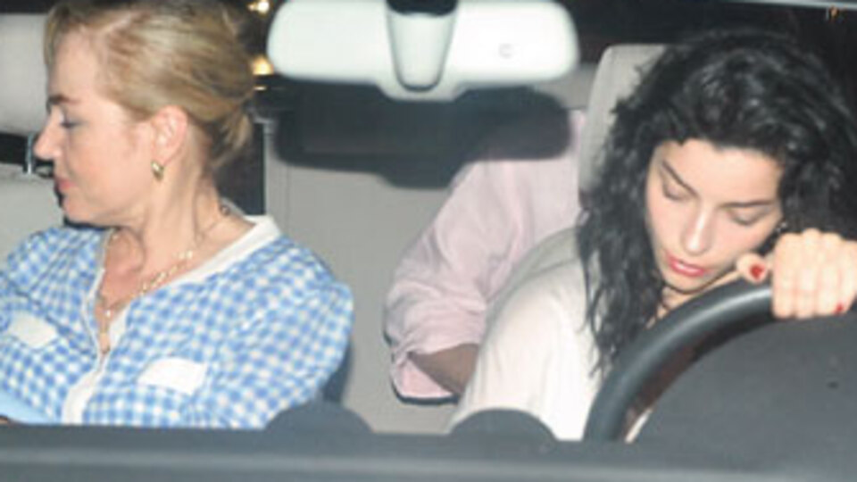 Çöpçatanlık iddialarını yanıtsız bıraktı