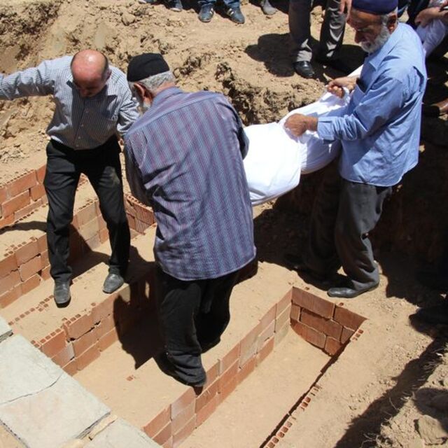 Gölet kurbanı kızlar toprağa verildi