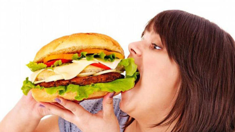 Fast food tüketimi obeziteyi tetikliyor