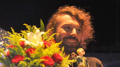 Başkan Halil'i elleriyle besledi