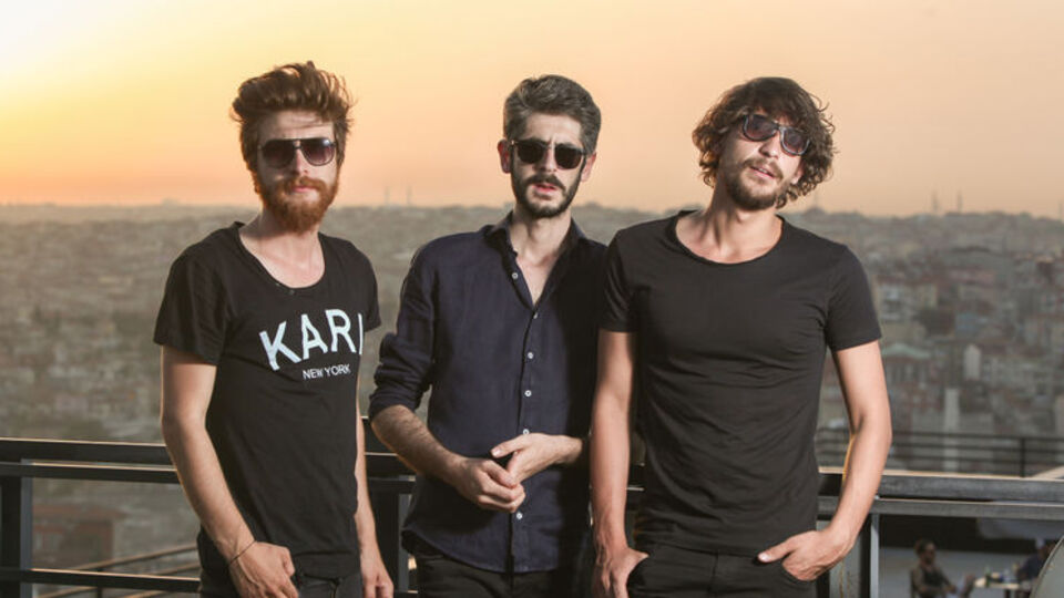 'Herkesten çok biz eğleniyoruz'