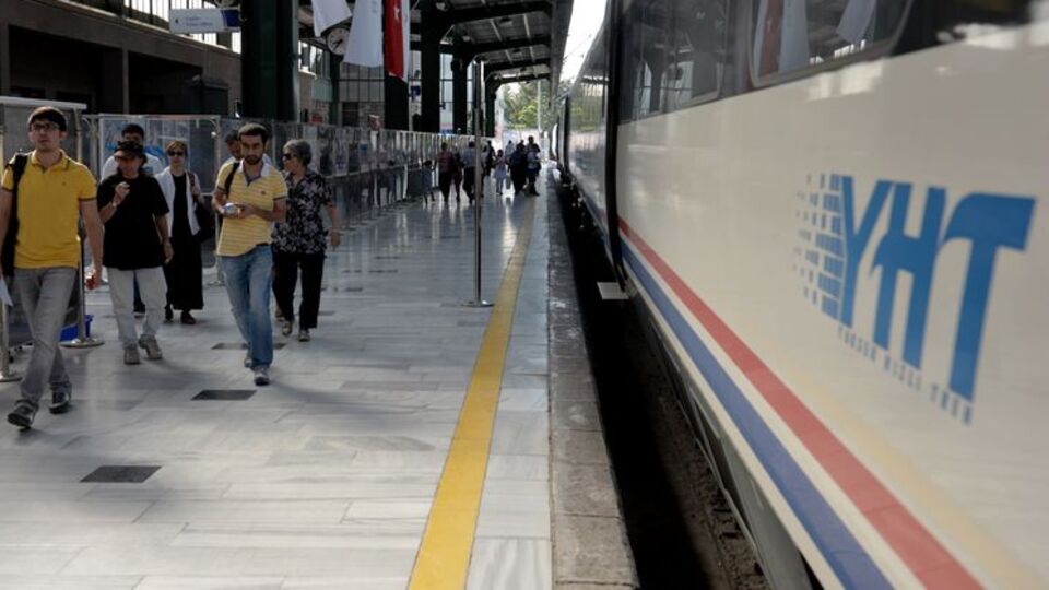 Hızlı tren ikinci kez yolda kaldı