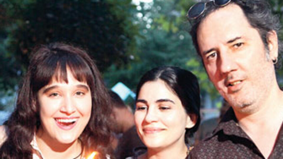 Yeni yaşını sette kutladı