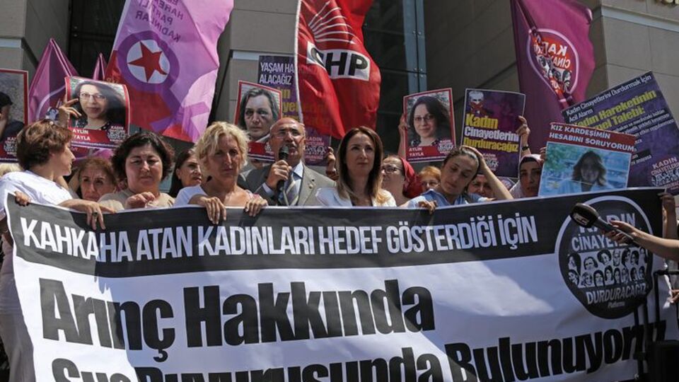 Bülent Arınç hakkında suç duyurusu