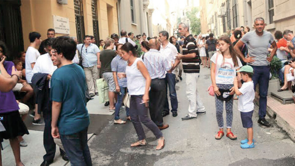 Kolejlerde veli kuyruğu sabaha kadar kayıt yaptırdı