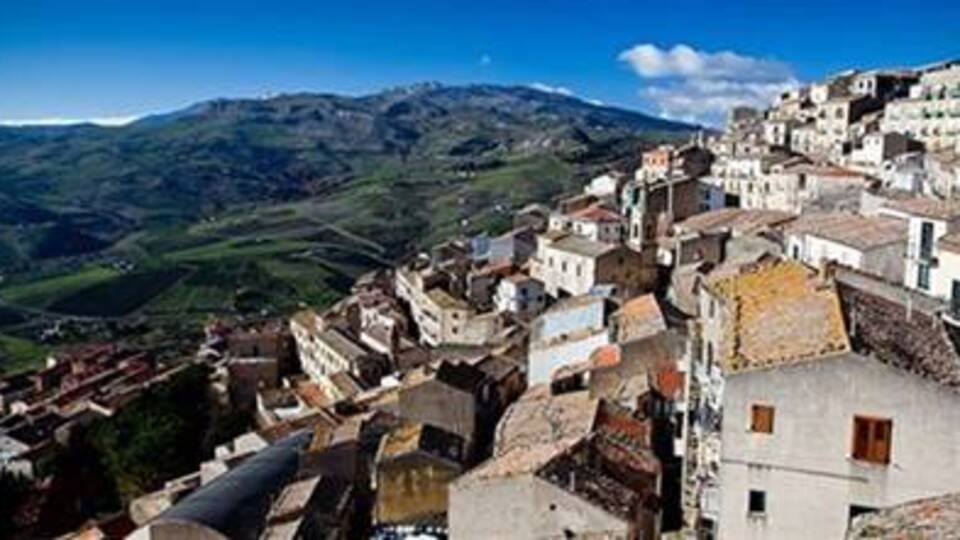 1 Euro'ya satılık ev!