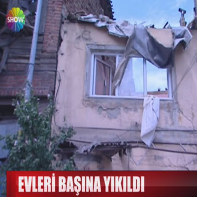 Fatih'te bina çöktü: 4 yaralı