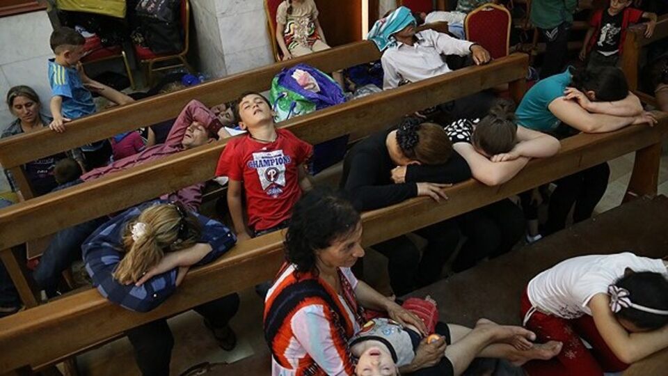 Hristiyan aileler Erbil'de kiliselere sığınıyor
