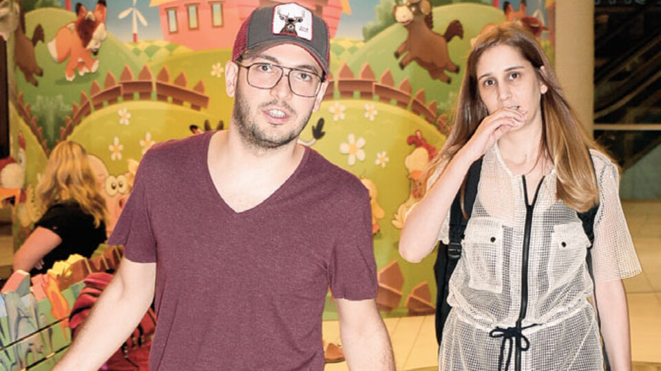 Sevgililer alışverişte