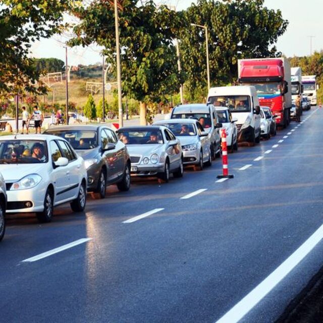 Oy kullanmak için yola çıkanlara trafik şoku!