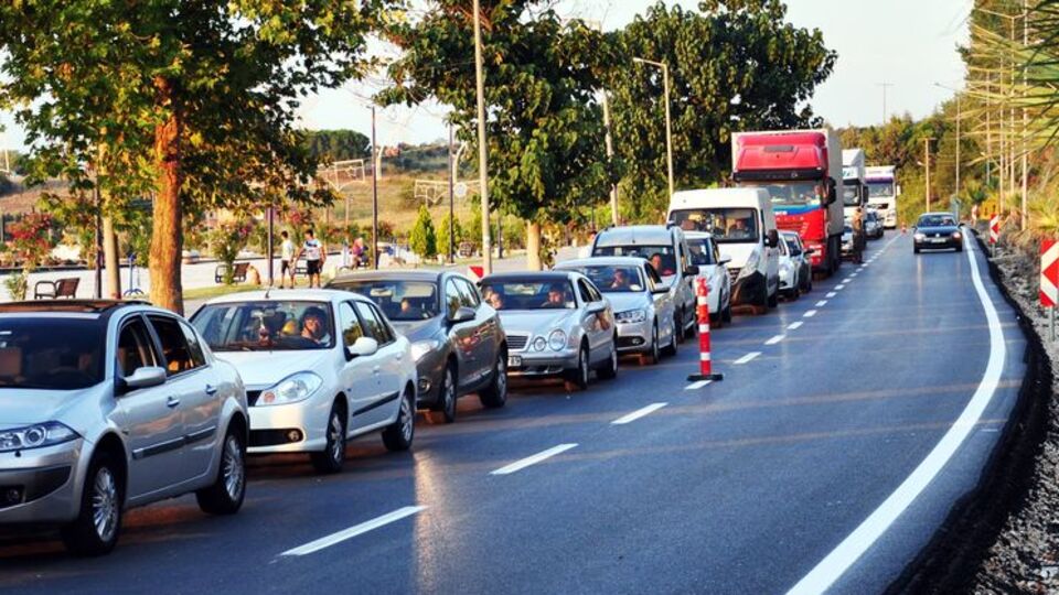 Oy kullanmak için yola çıkanlara trafik şoku!