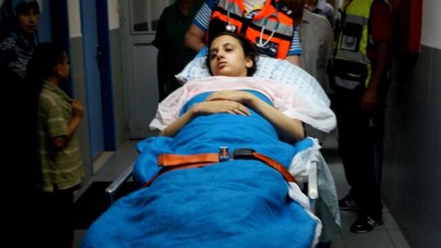 Gazzeli yaralılar ambulans uçakla Ankara'ya getirildi