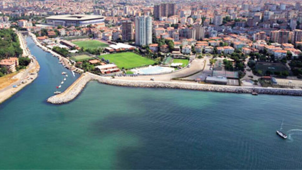 Kadıköy'de koli basili tehdidi