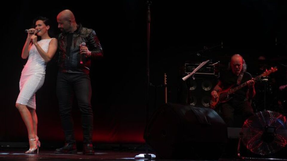 Açıkhava'da mikrofonsuz performans
