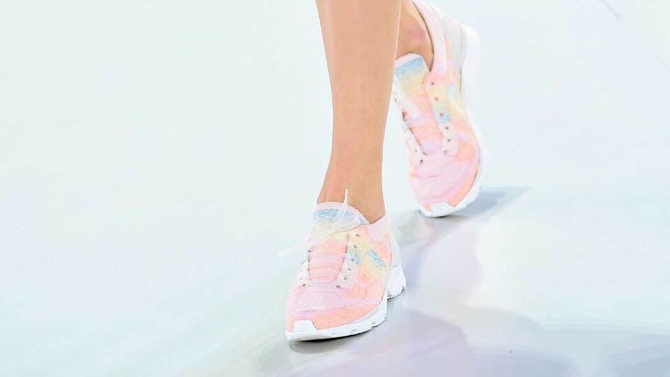 Sneaker'lar pump'lara karşı