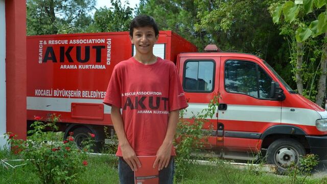 Deprem'de Clinton'un burnunu sıkan Erkan bebek' AKUT'lu oldu
