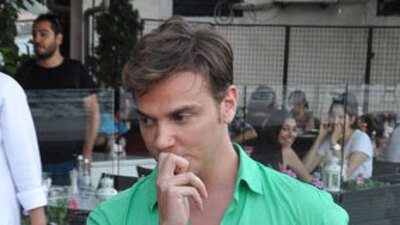 Anneannesini kalbine kazıdı