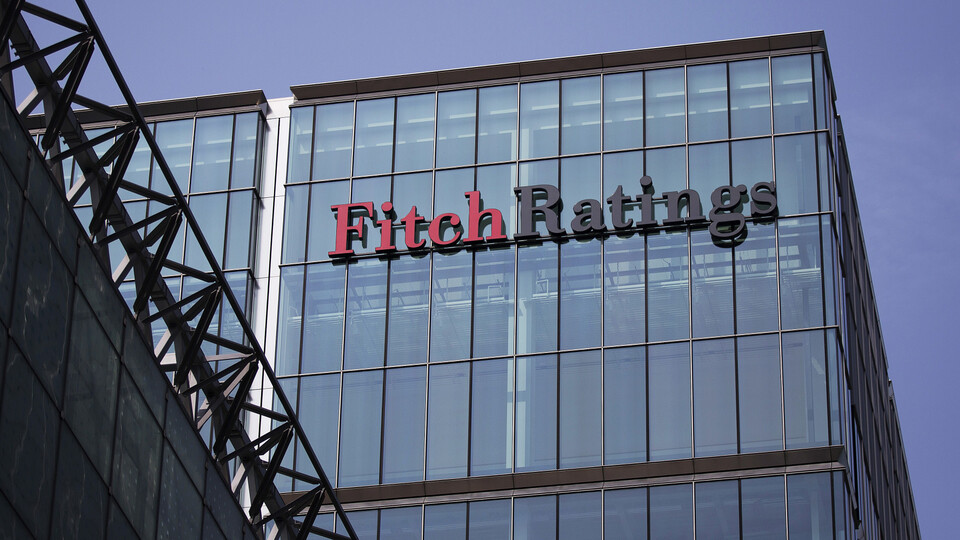 Fitch bankalara da Fitch'lik yaptı!