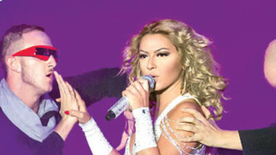 Hadise'den oryantal şov