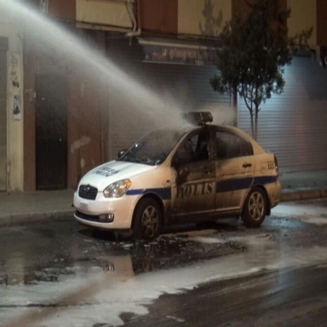 Adana'da polis aracına molotoflu saldırı