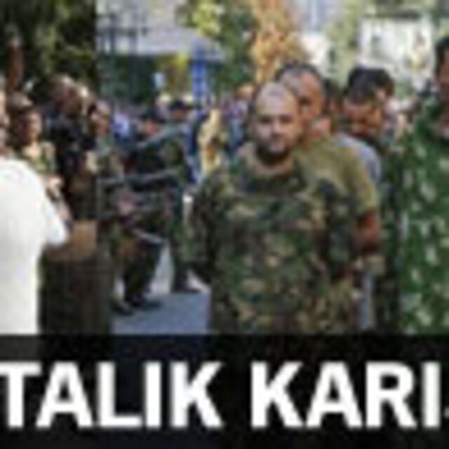 Esir askerler halka gösterildi!