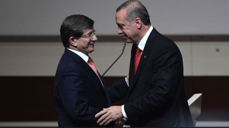 30 bin partiliyle Erdoğan'a veda Davutoğlu'na 'Merhaba' kongresi