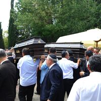 Jak ve Georgie Karako toprağa verildi