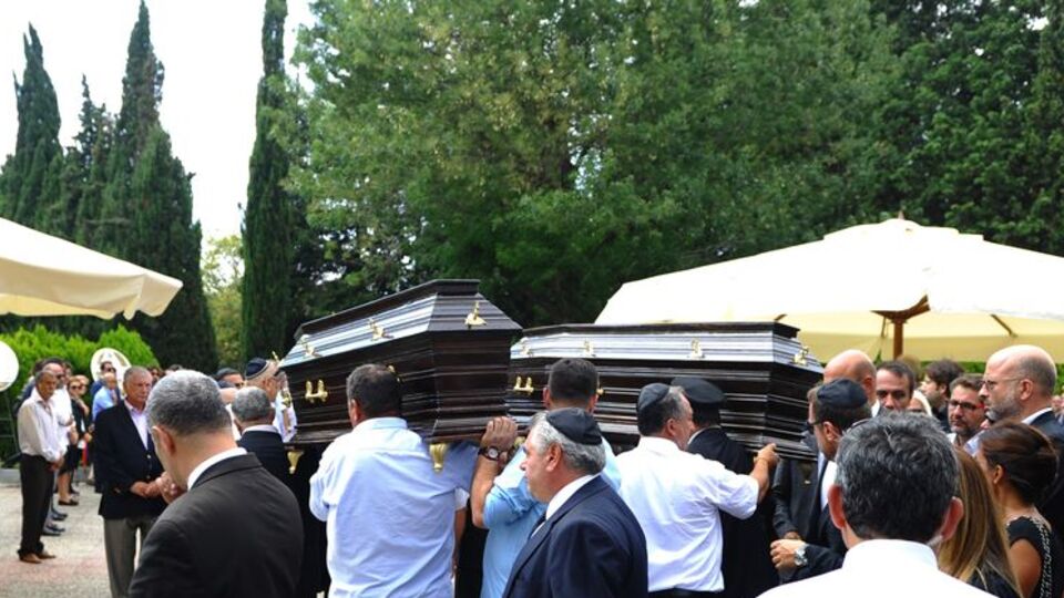 Jak ve Georgie Karako toprağa verildi