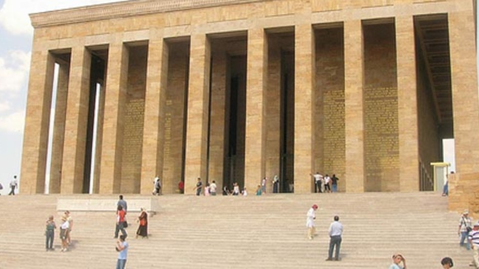 Anıtkabir'e yarın belli saatler arası araç girişi yasaklandı