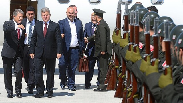 Devir teslim töreni için konuklar gelmeye başladı