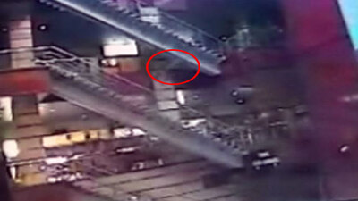 AVM'de dehşet! 3. kattan böyle atladı