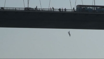 Boğaziçi Köprüsü'nde intihar