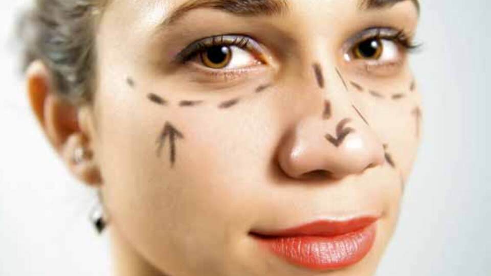 Aldatılan kadın estetik yaptırıyor!