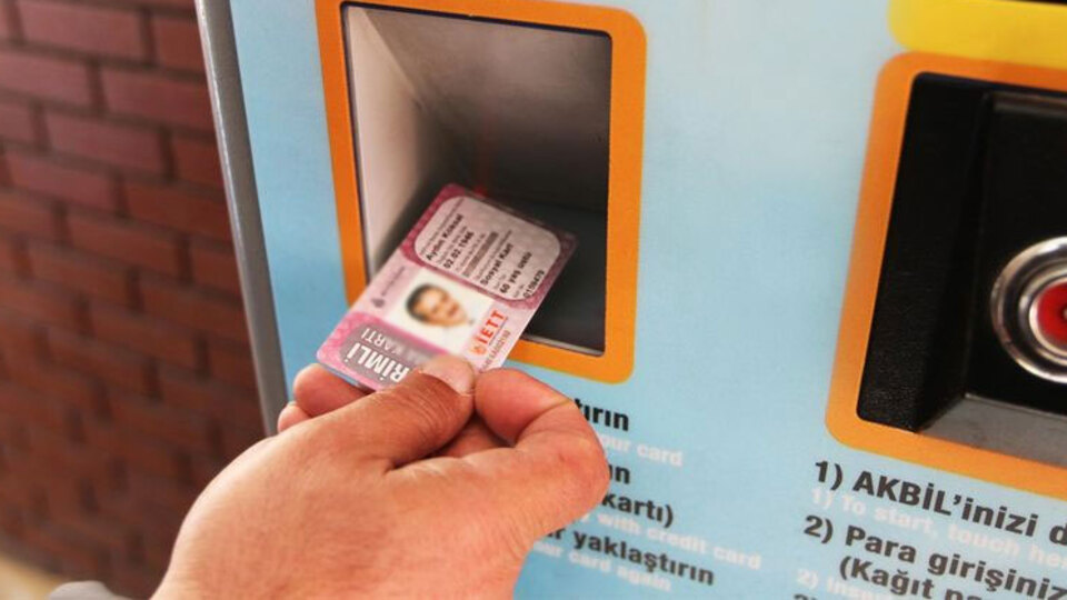 Başkasının kartını kullanan yandı!