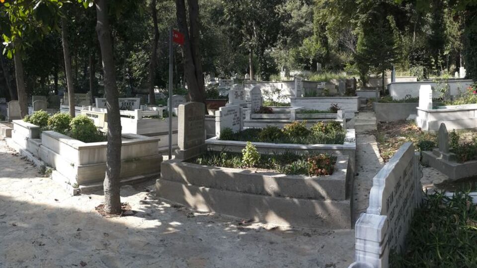 Aşiyan'da 450 bin liraya satılık 9 metrekarelik mezar