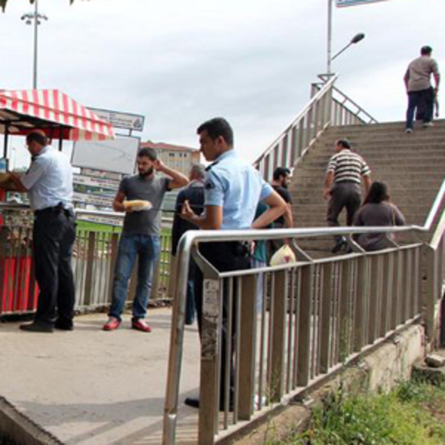 Metrobüs geçidinde silahlı saldırı