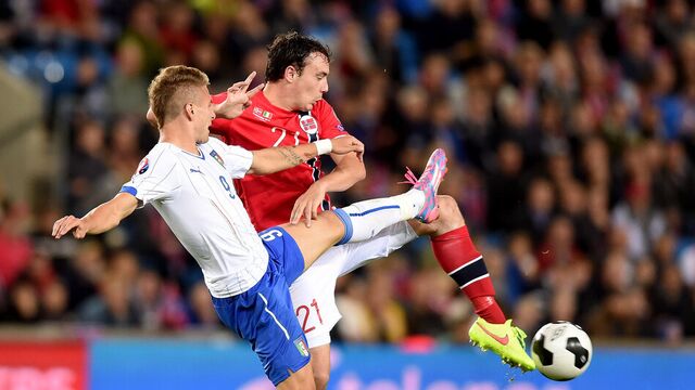 Edin Terzic futbolcu izliyor