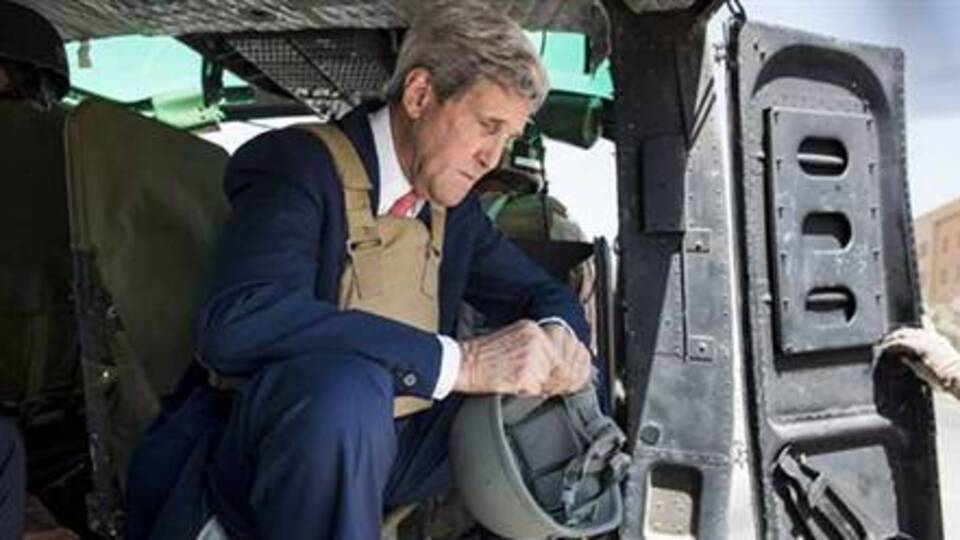Bağdat'ta Kerry'e bombalı karşılama!