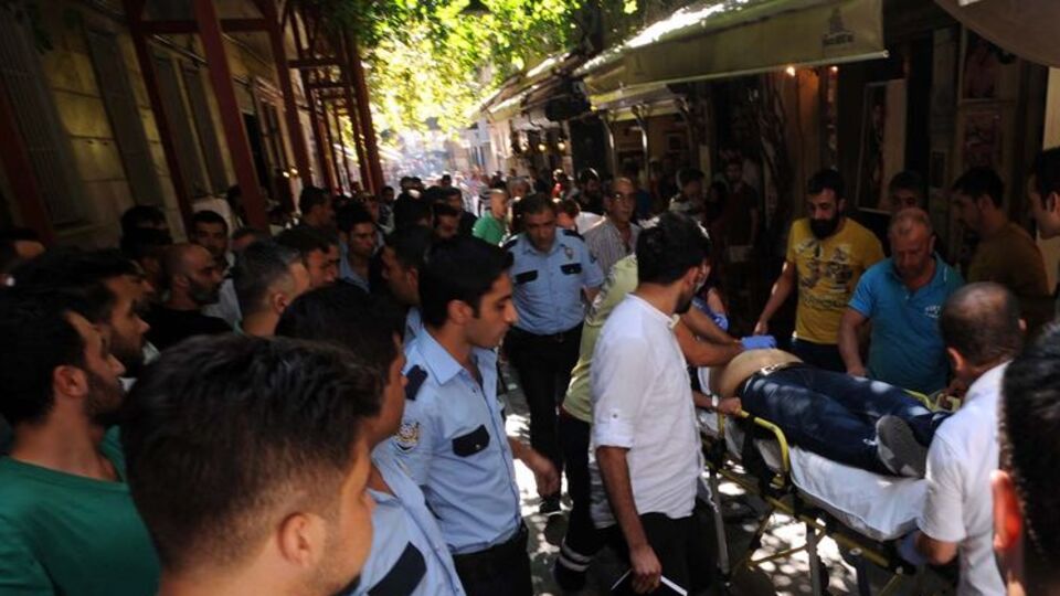 Taksim'de masa-sandalye kavgası