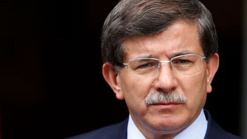 Başbakan Davutoğlu: Neden İmza atmadığımız belli