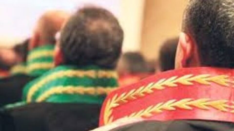 Hakim ve savcıların cübbeleri değişiyor