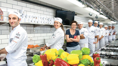 Yemeğin okulunda bir gün