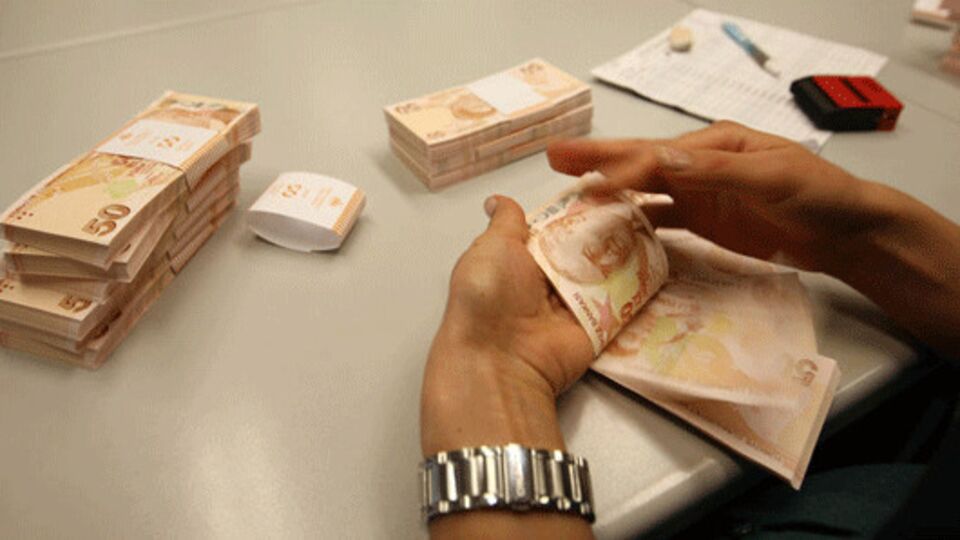 Bütçe 2.7 milyar TL açık verdi
